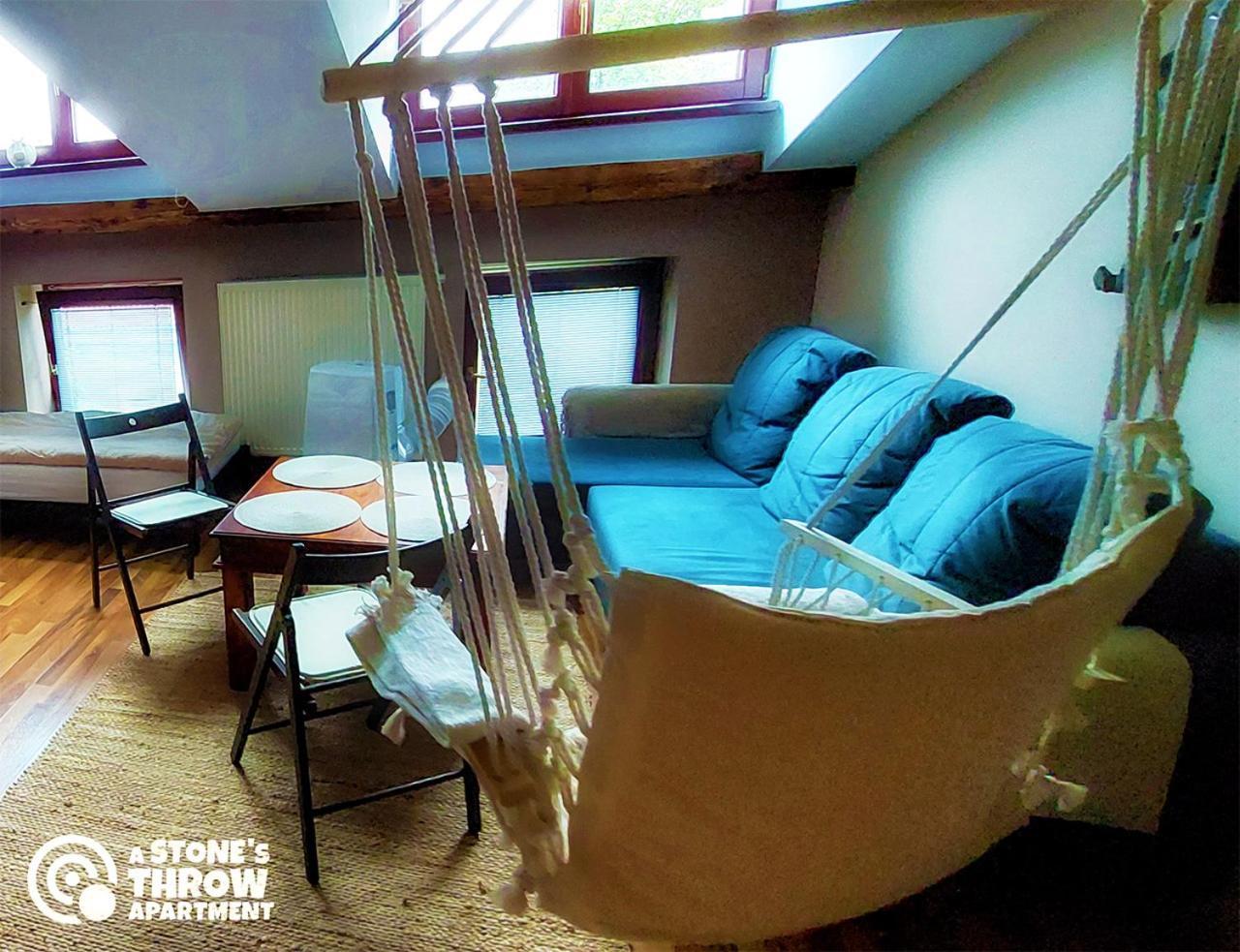 A Stone'S Throw Apartment Краков Экстерьер фото