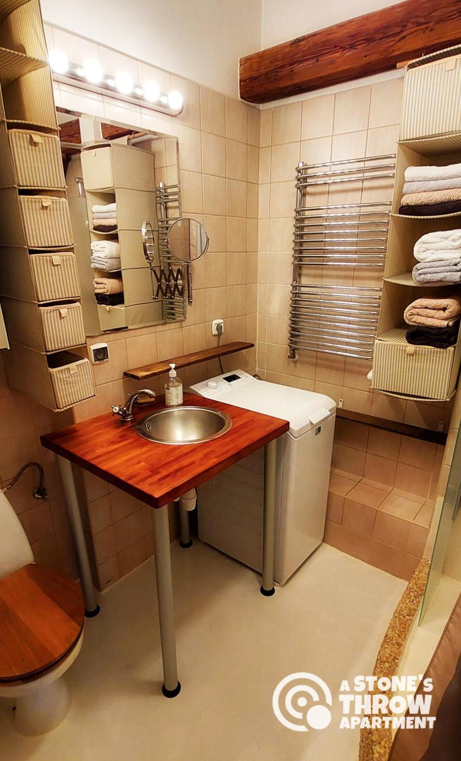 A Stone'S Throw Apartment Краков Экстерьер фото